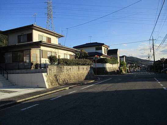 【前面道路含む現地写真】