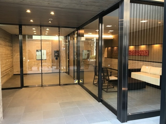 ミュプレ根岸のエントランス