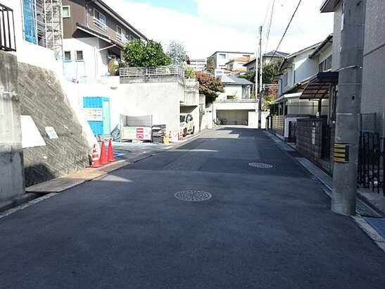 【前面道路含む現地写真】