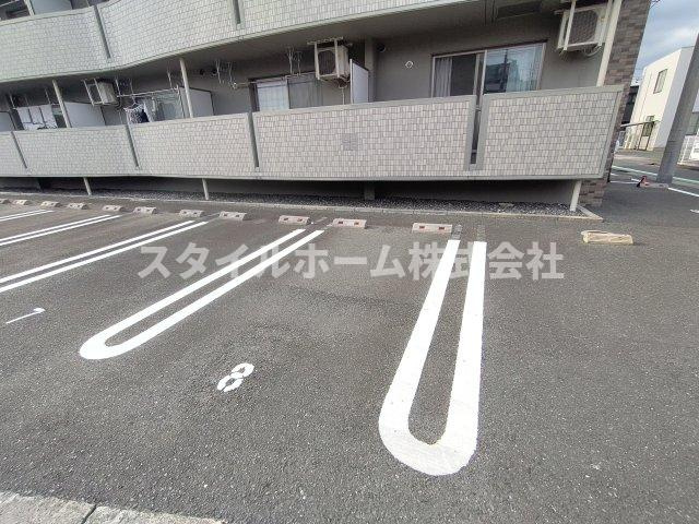 ポライトの駐車場