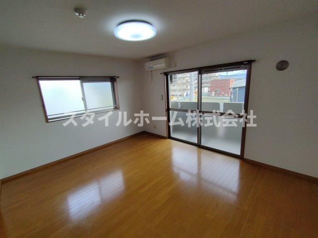 ポライトの居間・リビング|別部屋写真です。