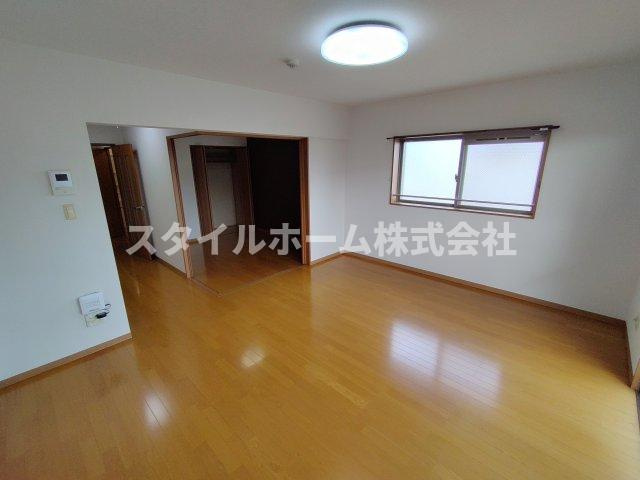 ポライトの居間・リビング|別部屋写真です。