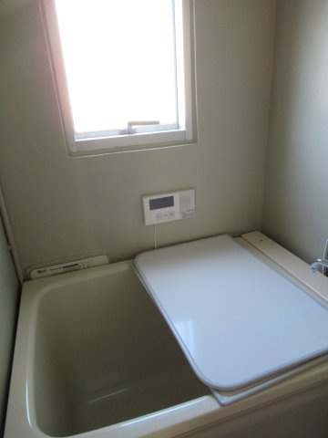 兵庫県公社　姫路青山５号棟の浴室|コンパクトで使いやすいお風呂です