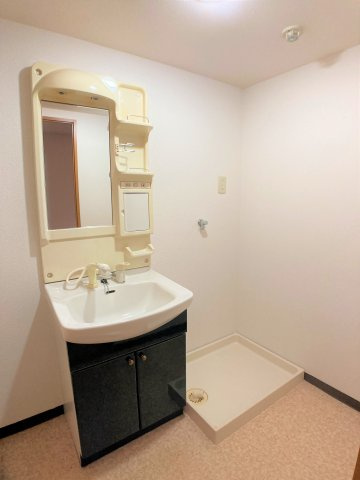 アミティエの洗面所|別部屋反転間取りのお写真となります