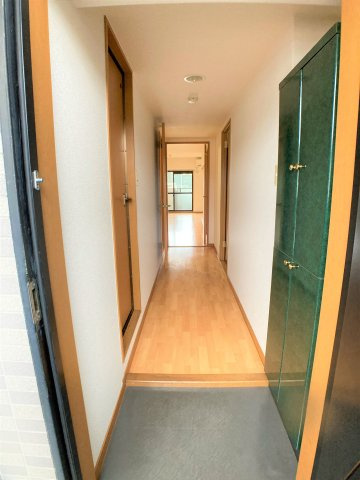 アミティエの玄関|別部屋反転間取りのお写真となります