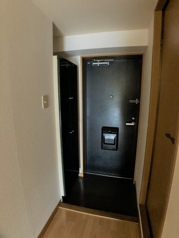 アミティエの玄関|別部屋反転間取りのお写真となります