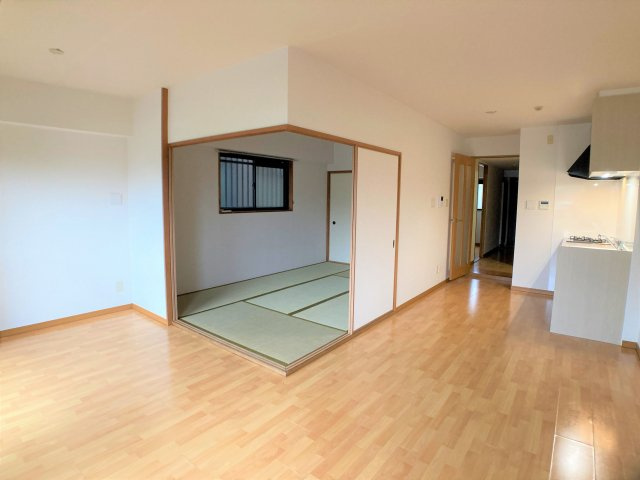 アミティエの居間・リビング|別部屋反転間取りのお写真となります