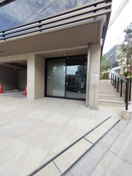 クレイシアＩＤＺ祐天寺Ⅱのエントランス