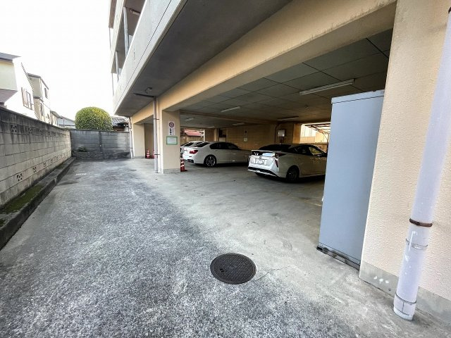 ＭＳＴニュ－習志野の駐車場