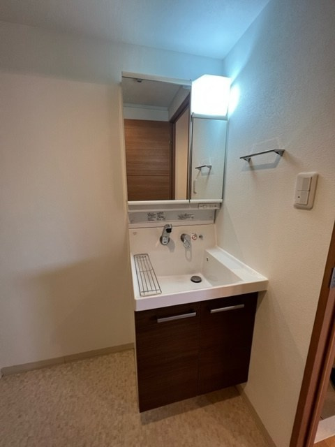 ププレ上野松が谷の洗面所