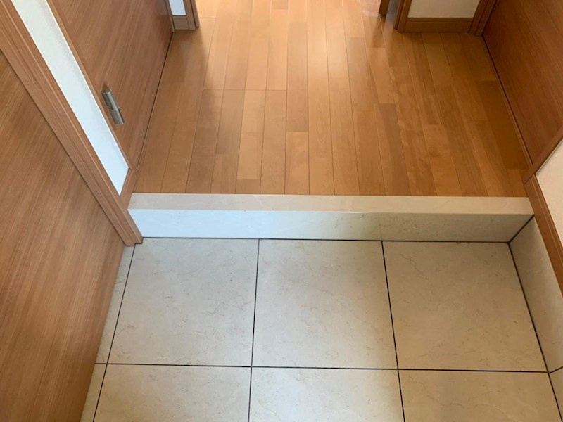 ププレ上野松が谷の玄関