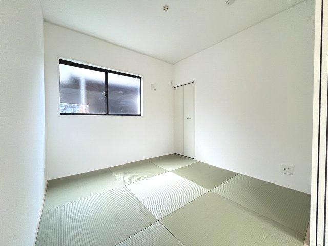 【和室】 | 福岡市早良区野芥4丁目第25　1号棟（全2棟）【仲介手数料無料・0円】 | 現地写真。1階和室です。