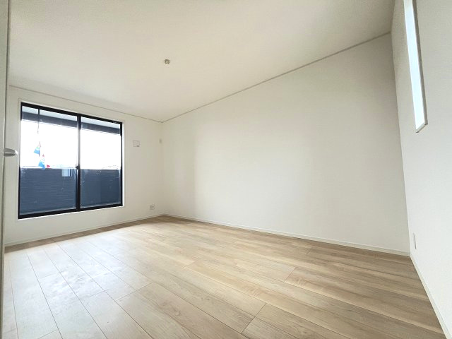 【寝室】 | 福岡市早良区野芥4丁目第25　1号棟（全2棟）【仲介手数料無料・0円】 | 現地写真。2階主寝室です。