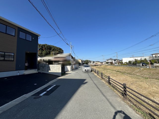 【その他】 | 福岡市早良区野芥4丁目第25　1号棟（全2棟）【仲介手数料無料・0円】 | 現地写真。前面道路です。