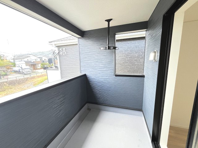 【バルコニー】 | 福岡市早良区野芥4丁目第25　1号棟（全2棟）【仲介手数料無料・0円】 | 現地写真。インナーバルコニーです。