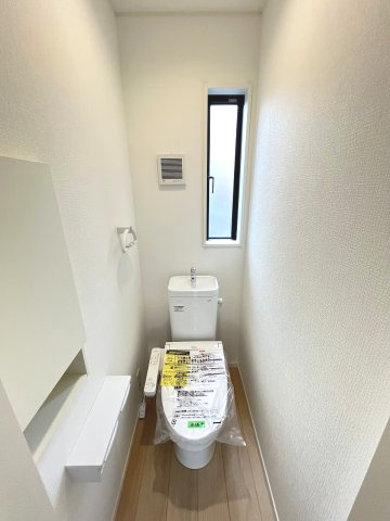 【トイレ】 | 福岡市早良区野芥4丁目第25　1号棟（全2棟）【仲介手数料無料・0円】 | 現地写真。2階にもトイレです。