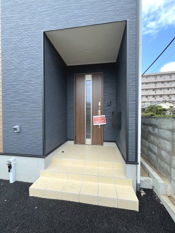 【玄関】 | 福岡市早良区野芥4丁目第25　1号棟（全2棟）【仲介手数料無料・0円】 | 現地写真。