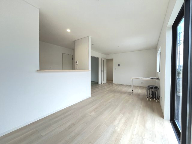 【居間・リビング】 | 福岡市早良区野芥4丁目第25　1号棟（全2棟）【仲介手数料無料・0円】 | 現地写真。