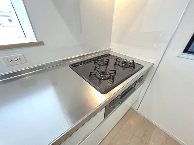 【キッチン】 | 福岡市早良区野芥4丁目第25　1号棟（全2棟）【仲介手数料無料・0円】 | 現地写真。