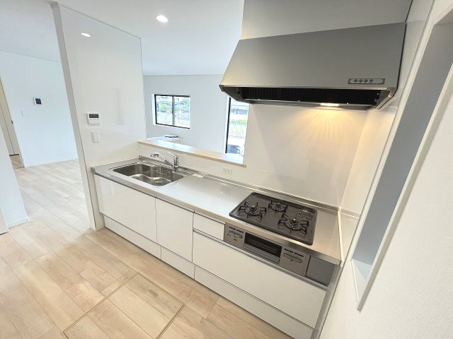 【キッチン】 | 福岡市早良区野芥4丁目第25　1号棟（全2棟）【仲介手数料無料・0円】 | 現地写真。