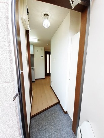 アゼリア　ＨＡＧＡ　Ｂの玄関