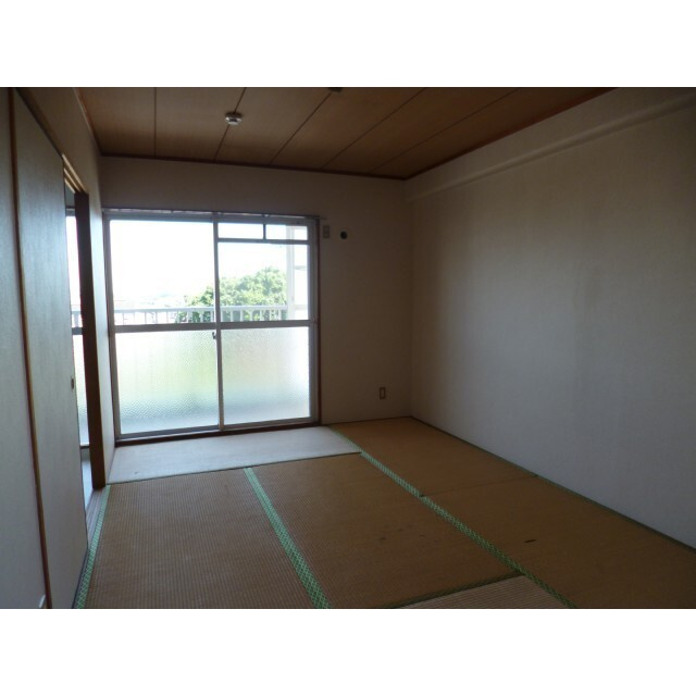 若林ビル【10,000円キャッシュバック対象物件】の和室|フローリングだけでなく、和室もあります