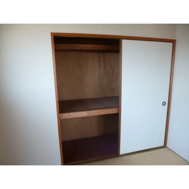 若林ビル【10,000円キャッシュバック対象物件】の収納|こまごまとしたものを収納できそうですね