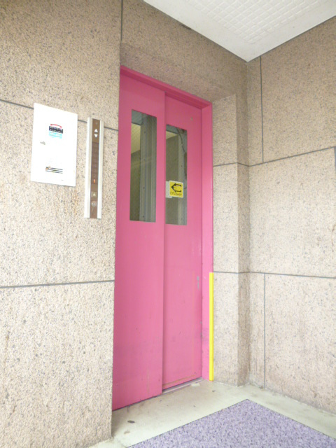 若林ビル【10,000円キャッシュバック対象物件】のロビー|建物の内部です