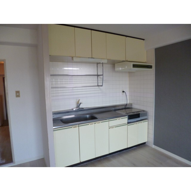 若林ビル【10,000円キャッシュバック対象物件】のキッチン|コンパクトなキッチンで掃除もラクラク