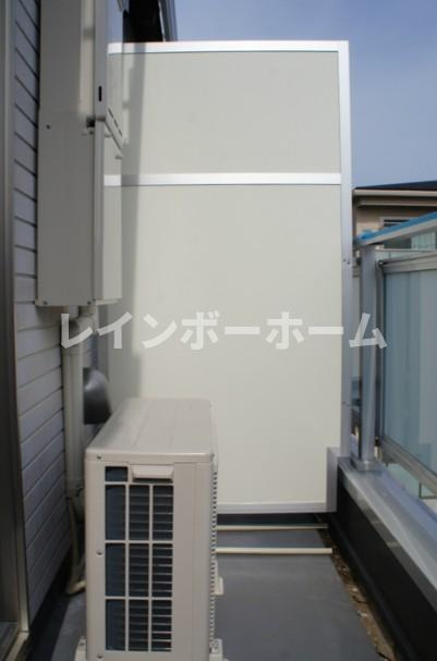 リブリ・ニスカルのバルコニー|外からの目が気にならないバルコニーで洗濯物が干せます