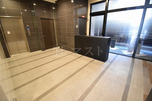 大阪市北区天神橋２丁目の賃貸マンションのロビー