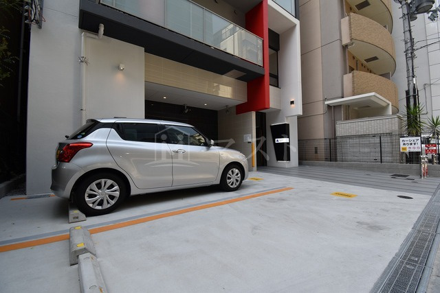 大阪市北区天神橋２丁目の賃貸マンションの駐車場