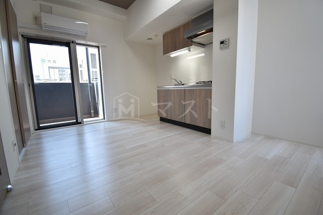 大阪市北区天神橋２丁目の賃貸マンションの居間・リビング