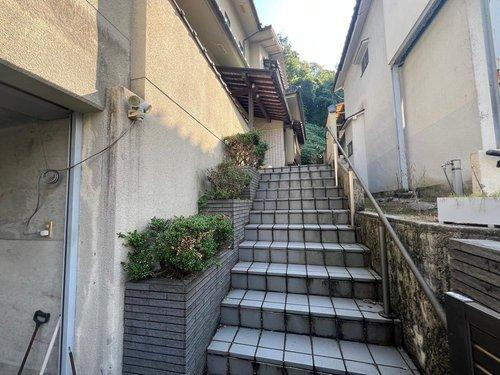 南区西霞町の外観|室内大変綺麗にお使いです☆庭有り◎
吹抜で明るい玄関♪