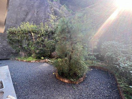 南区西霞町の庭|室内大変綺麗にお使いです☆庭有り◎
吹抜で明るい玄関♪