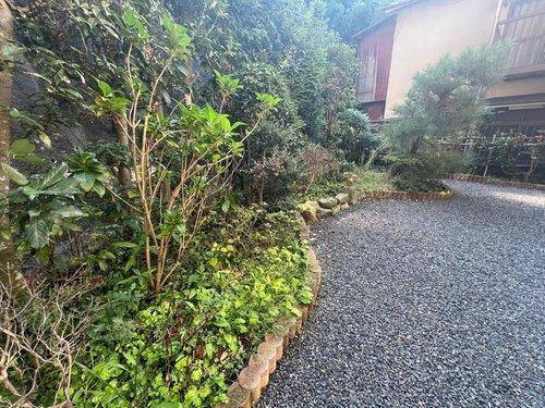 南区西霞町の庭|２世帯同居可能な５LDK！
コンビニ・スーパー・徒歩圏内！