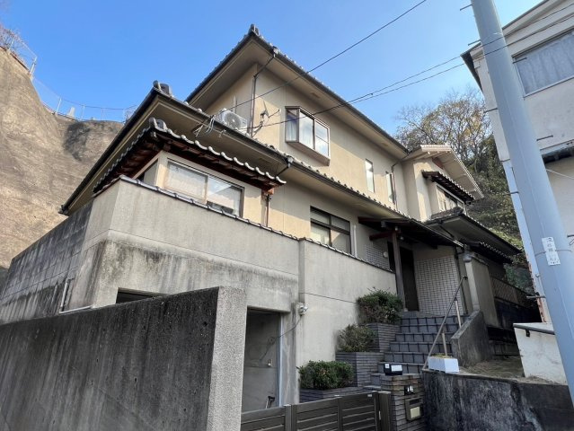 南区西霞町の外観|室内大変綺麗にお使いです☆庭有り◎
吹抜で明るい玄関♪