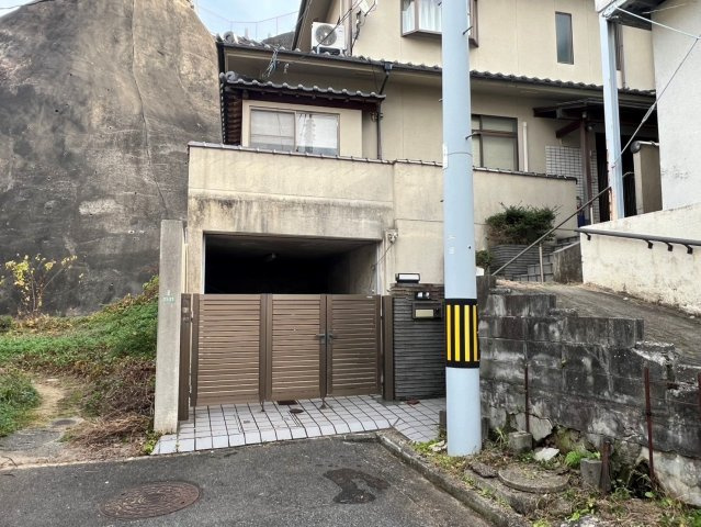 南区西霞町の外観|２世帯同居可能な５LDK！
コンビニ・スーパー・徒歩圏内！