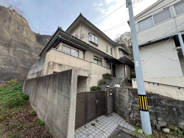 南区西霞町の外観|室内大変綺麗にお使いです☆庭有り◎
吹抜で明るい玄関♪