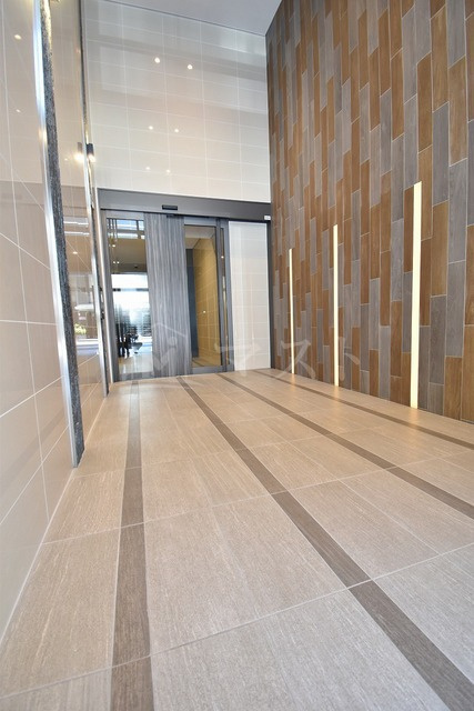 メトローサ南森町のエントランス