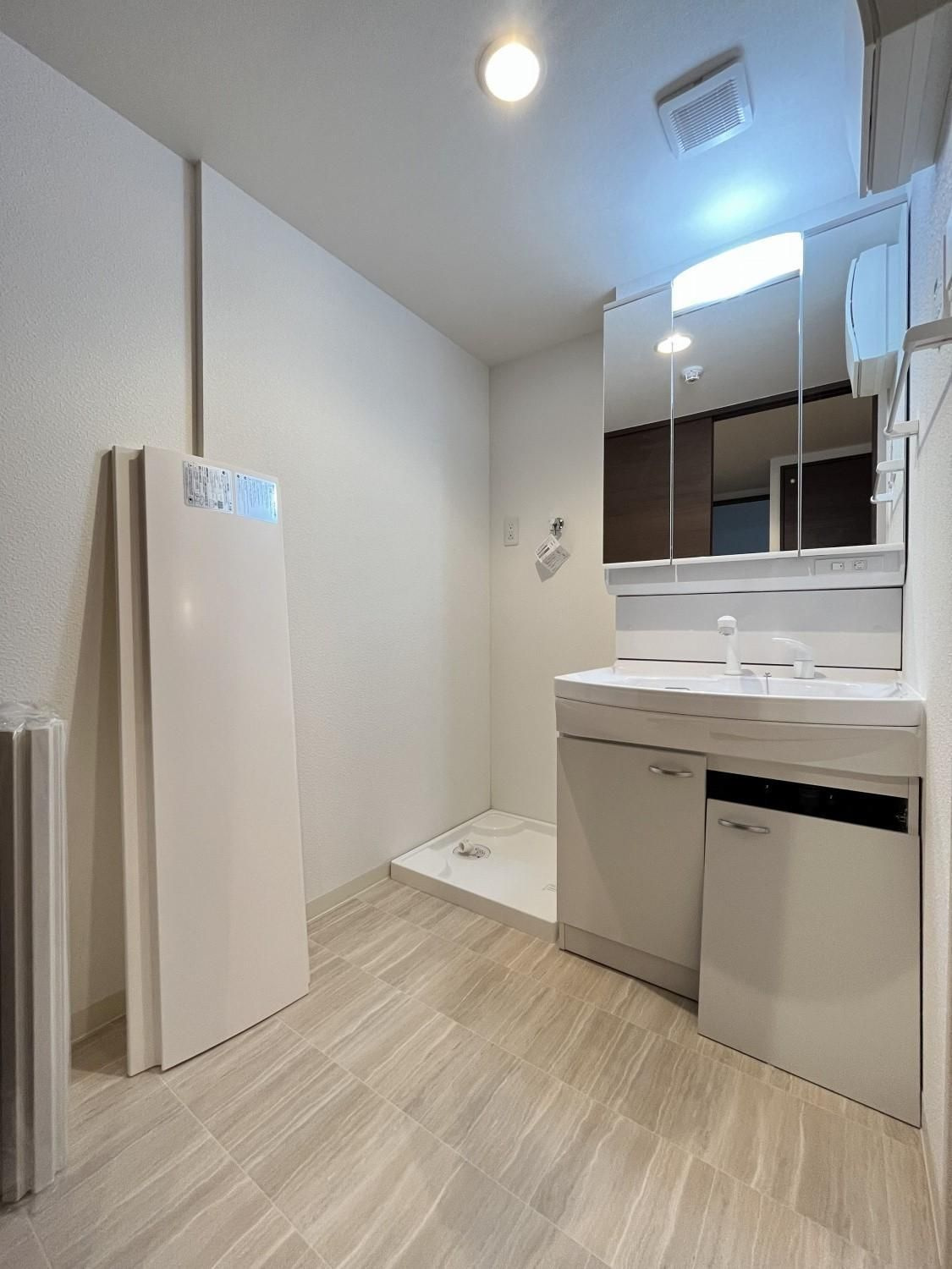 ボワットノワールの洗面所|ゆったりとスペースのある洗面所