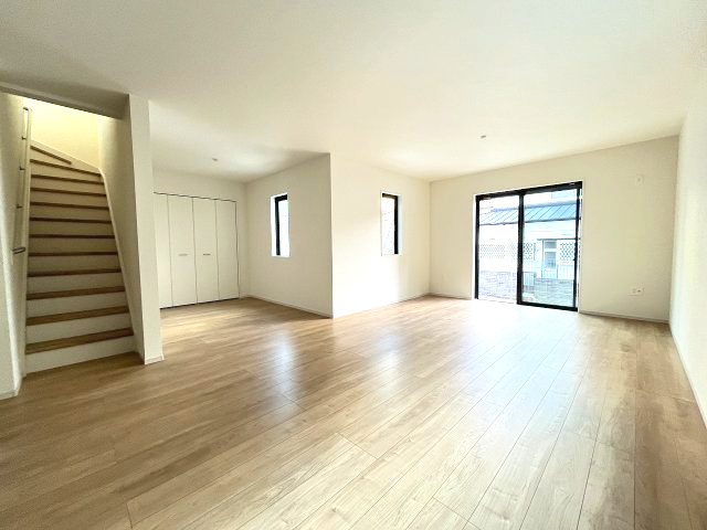 【居間・リビング】 | 福岡市東区香住ケ丘5丁目1期K　1号棟（全1棟）【仲介手数料無料・0円】 | 現地写真。