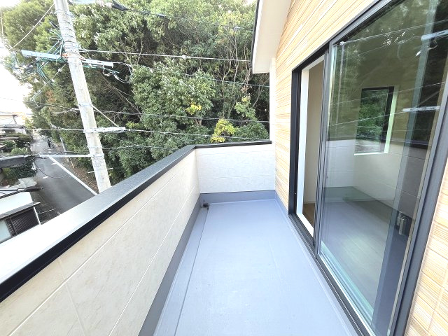 【バルコニー】 | 福岡市東区香住ケ丘5丁目1期K　1号棟（全1棟）【仲介手数料無料・0円】 | 現地写真。