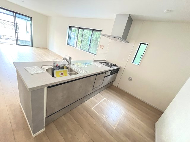 【キッチン】 | 福岡市東区香住ケ丘5丁目1期K　1号棟（全1棟）【仲介手数料無料・0円】 | 現地写真。