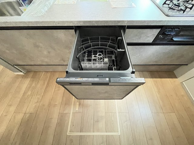【キッチン】 | 福岡市東区香住ケ丘5丁目1期K　1号棟（全1棟）【仲介手数料無料・0円】 | 現地写真。食洗器が付いてます。