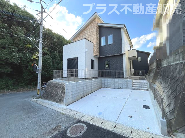 【外観】 | 福岡市東区香住ケ丘5丁目1期K　1号棟（全1棟）【仲介手数料無料・0円】 | 現地写真。プラス不動産販売なら、現場の全ての棟をまとめてご見学頂けます。