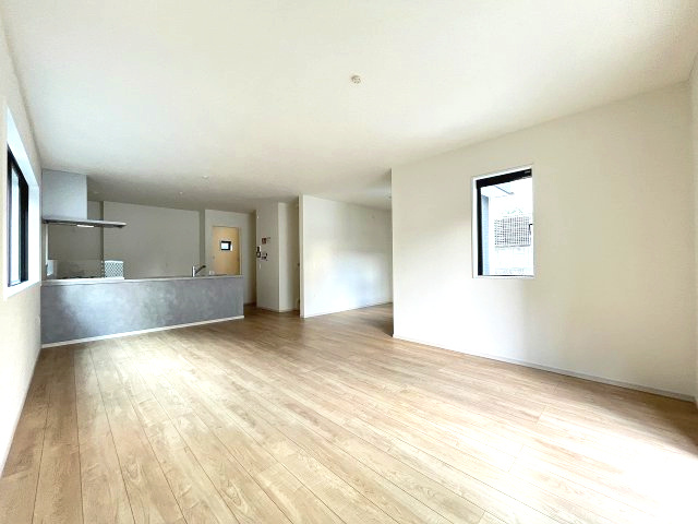 【居間・リビング】 | 福岡市東区香住ケ丘5丁目1期K　1号棟（全1棟）【仲介手数料無料・0円】 | 現地写真。リビングです。