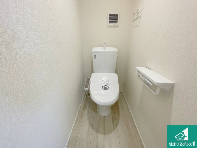 宇治市神明石塚　第1期　新築一戸建てのトイレ|1・2階の2ヶ所にあるので、朝の忙しい時間の順番待ちもなく、深夜の利用にも大変便利です。