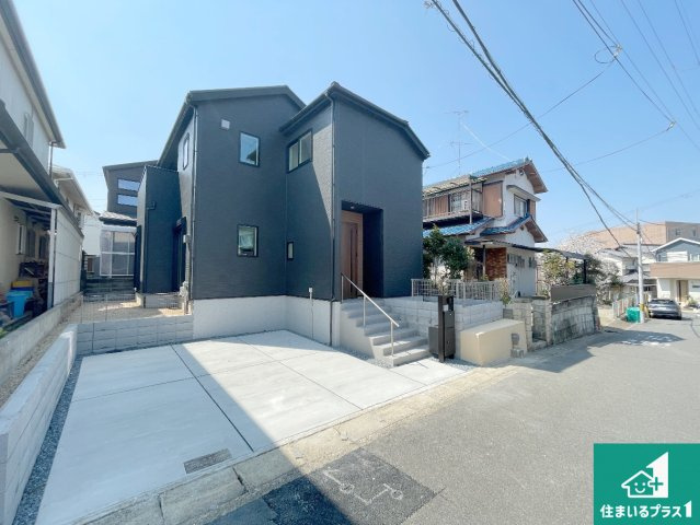 宇治市神明石塚　第1期　新築一戸建ての駐車場|並列２台駐車可能！ゆとりの駐車スペースで車庫入れもスムーズ！