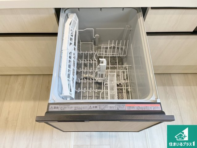 宇治市神明石塚　第1期　新築一戸建ての設備|食事後の一仕事、食器洗いをボタン一つでお任せできちゃいます！場所を取らないビルトイン式なので、お料理スペースもしっかり確保！